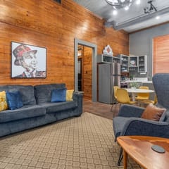 Starlet:Downtown Bryan on Main Street, 2nd floor, 2 King Beds