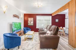 Legends: 1st Floor/2 Bdrm, Walk to A&M, King Beds - Image 2